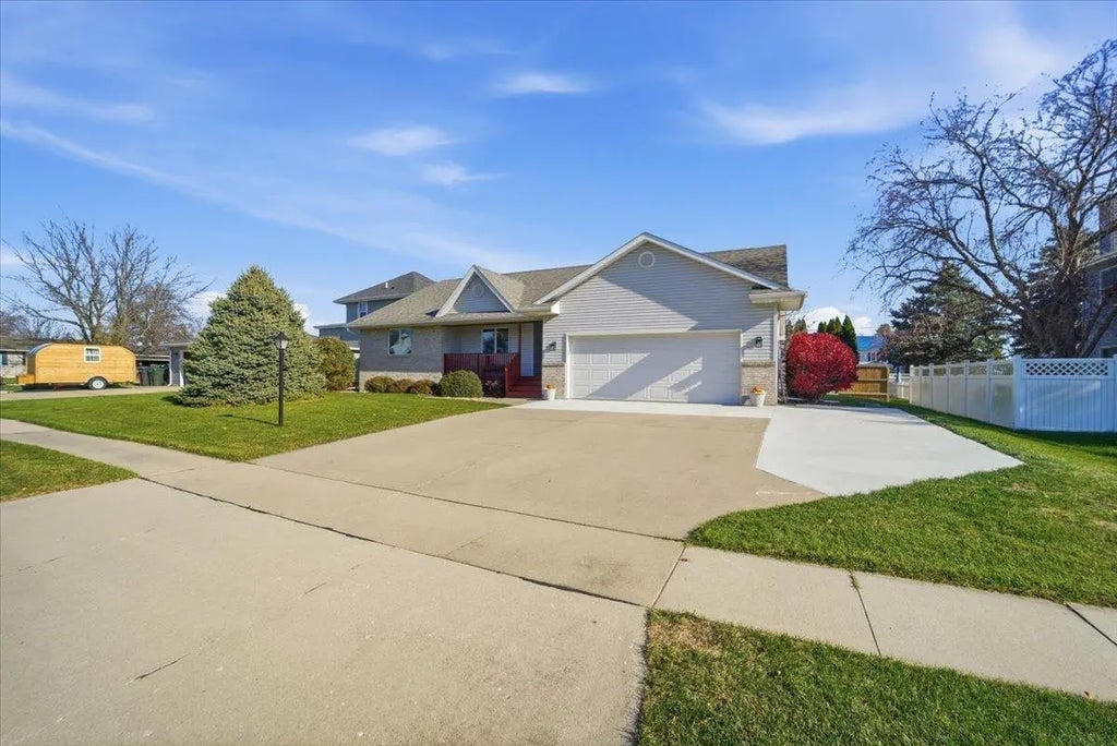 4614 Donald Drive, Cedar Falls