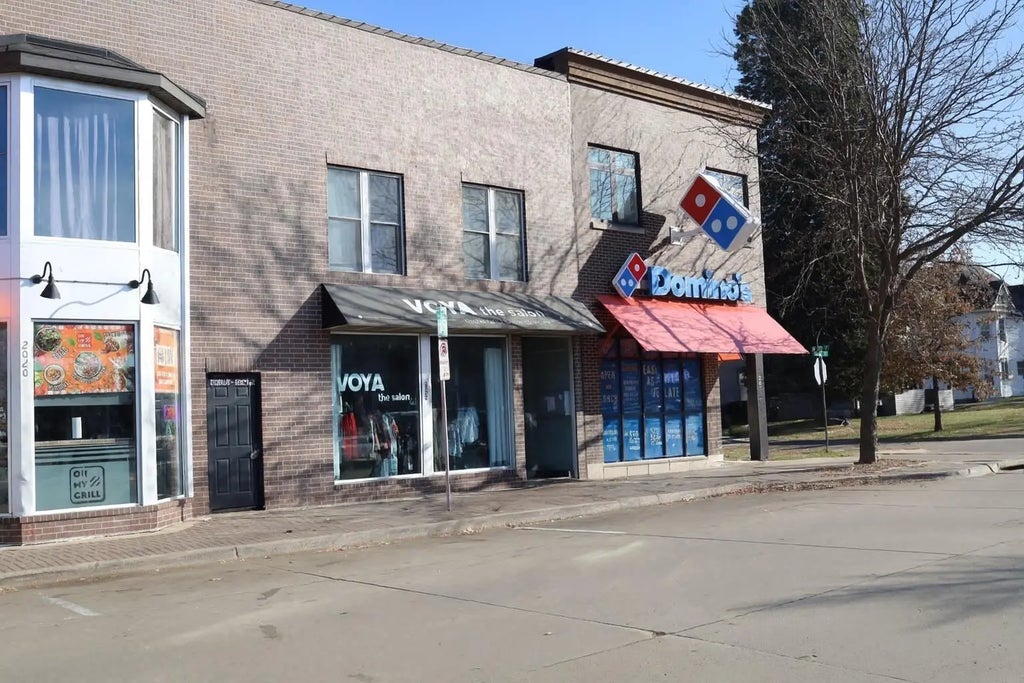 2022 College Street, Cedar Falls