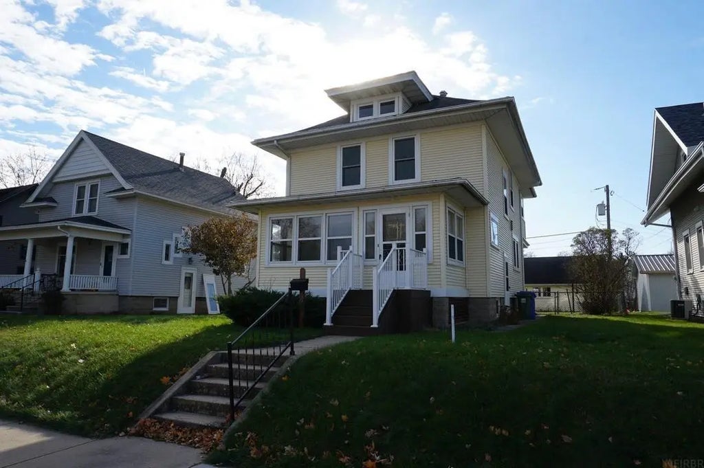 102 3rd Avenue, Charles City