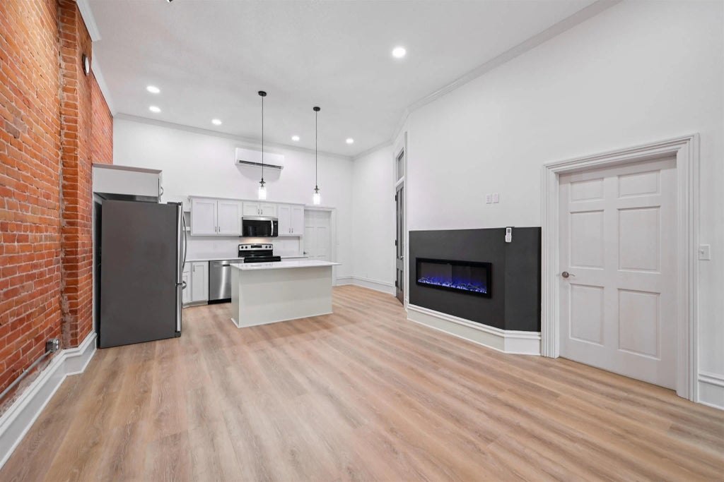 105 E Bremer Avenue Apt 1, Waverly