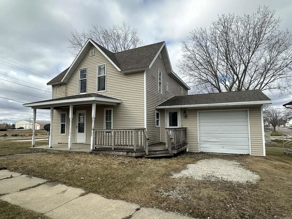 203 N Iowa Street, Calmar