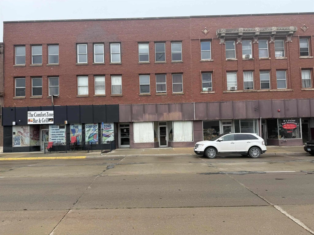 213-223 E 5th, Waterloo