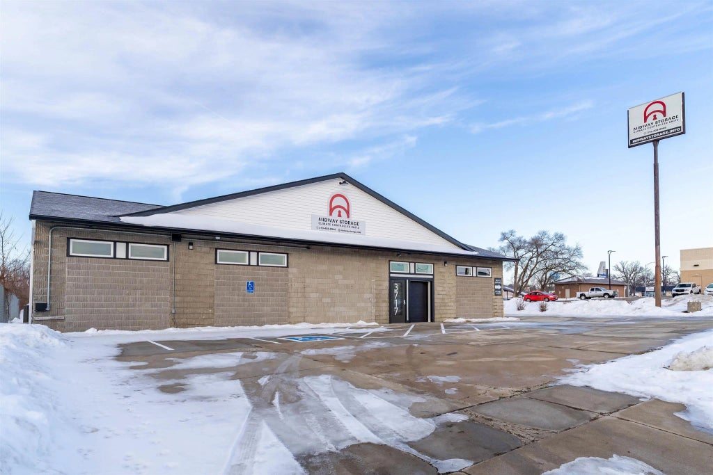 3717 Midway Dr, Cedar Falls