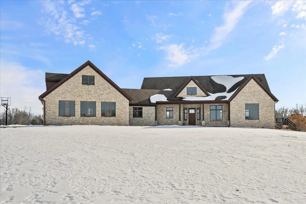 2861 Clay Hill Road, Decorah