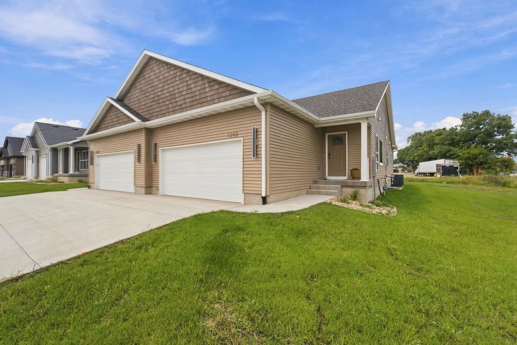 1202 Rock Ridge Circle, Waverly