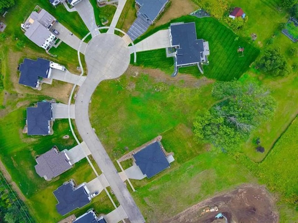 4208 James Drive, Cedar Falls