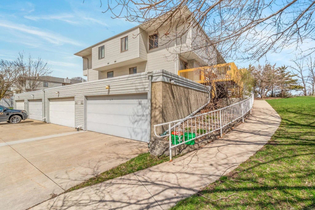 2220 Skyline Drive, Waterloo