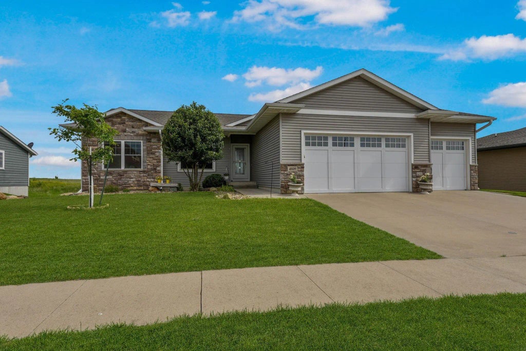 4329 Berry Hill Road, Cedar Falls
