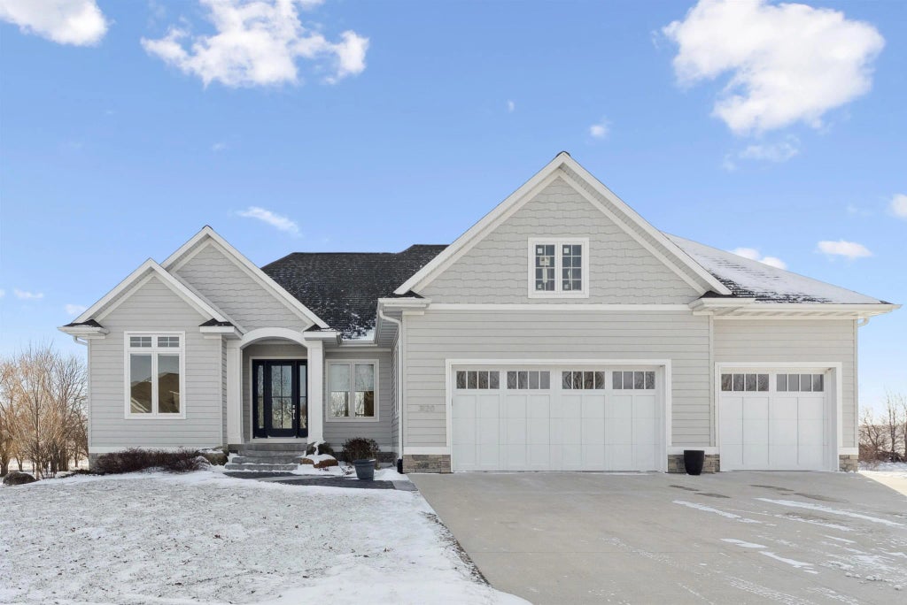 3120 Waterbury Drive, Cedar Falls