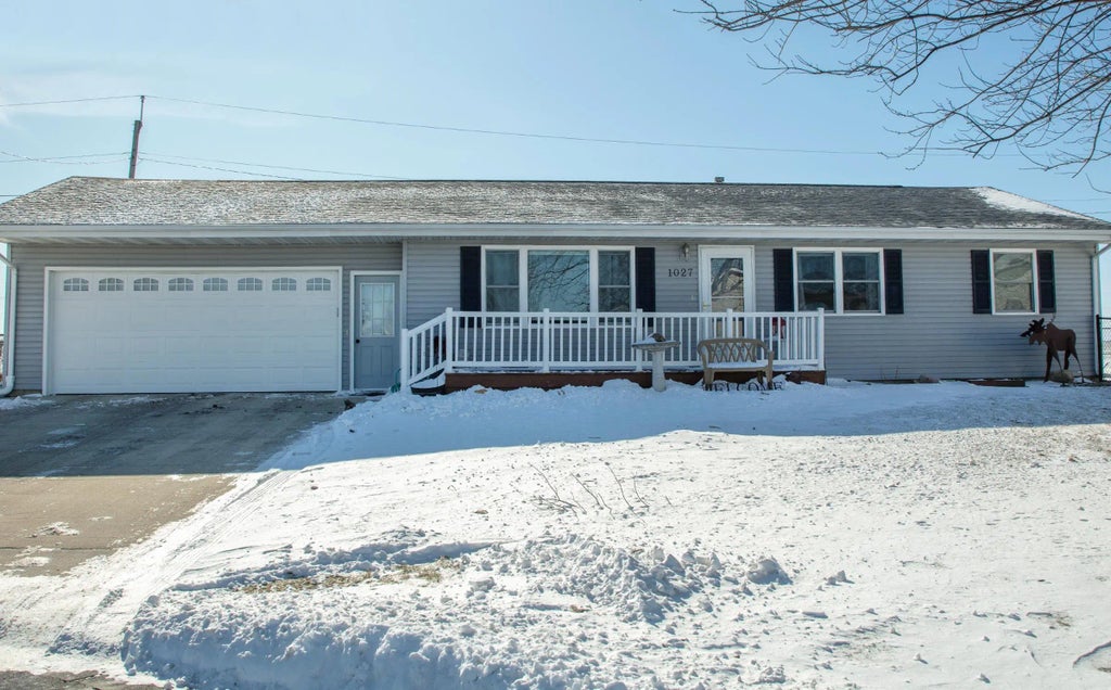 1027 Dorothy, Parkersburg