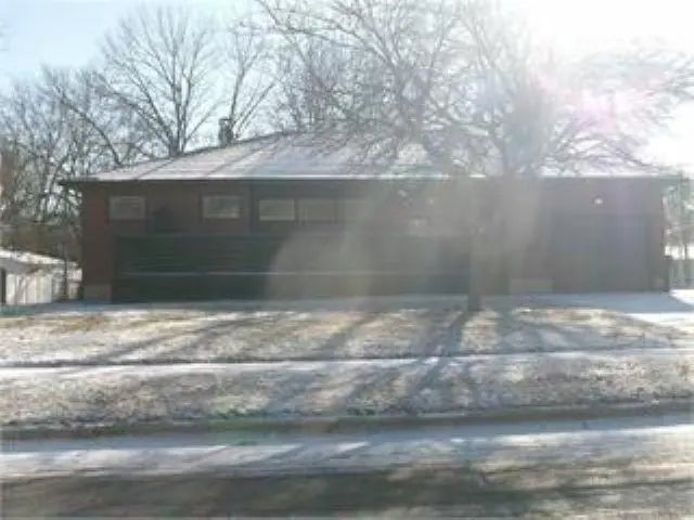 1504 W 4th Street, Cedar Falls