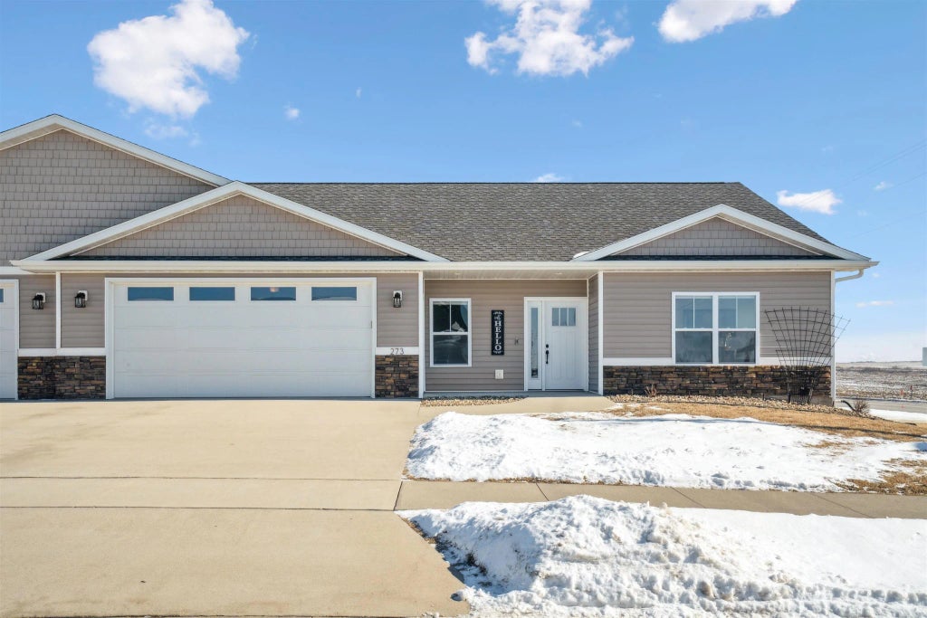 273 Meadow Brook Trl, Manchester