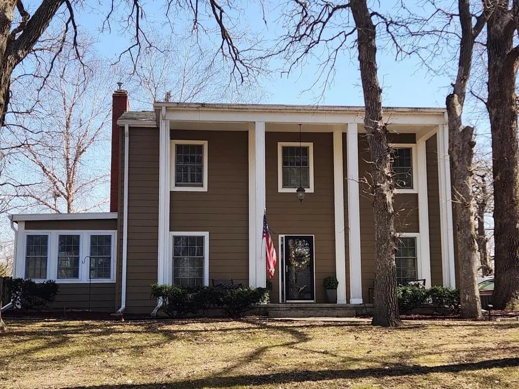 500 18th St W, Clear Lake