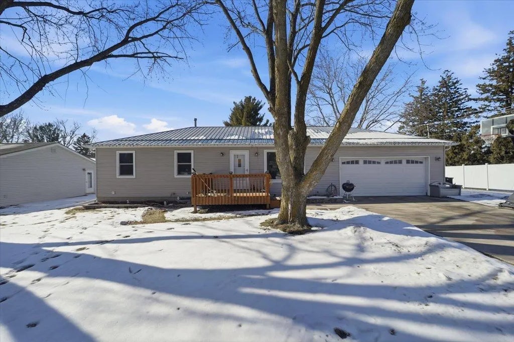 1302 4th Street, Eldora