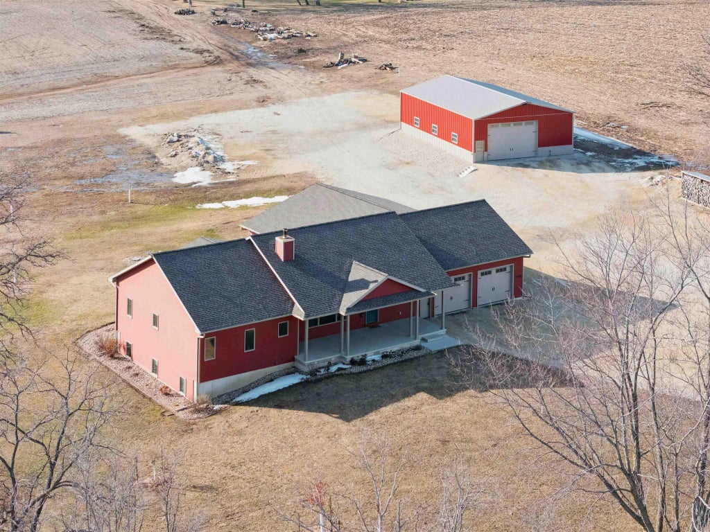 1009 Bremer Road, Waverly