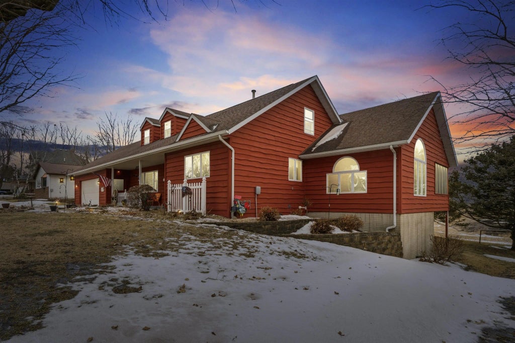 302 Hall Street, West Union