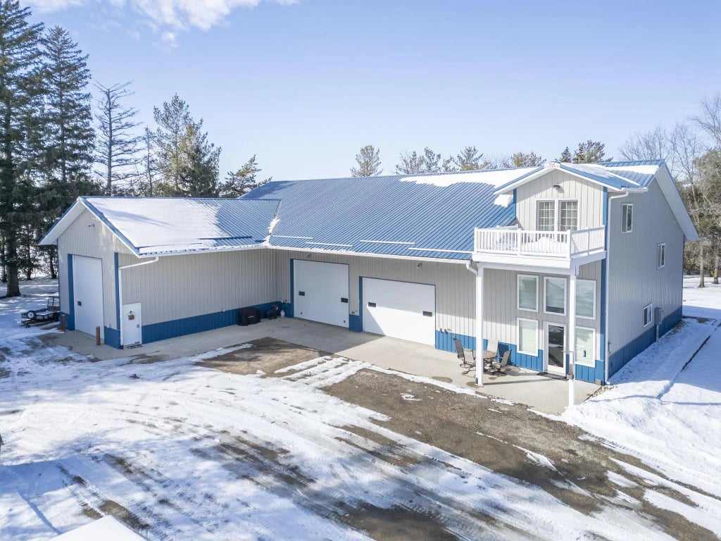 7603 N Raymond Road, Dunkerton