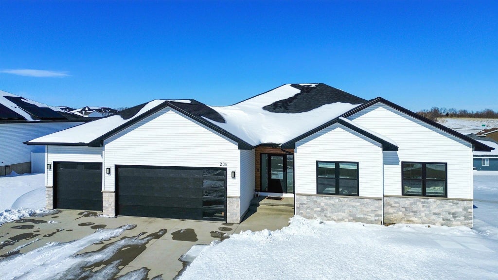 208 Willow Oak Drive, Cedar Falls