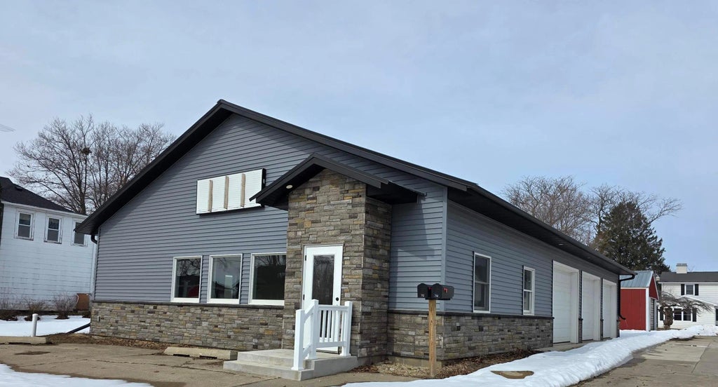 712 E Main Street, New Hampton