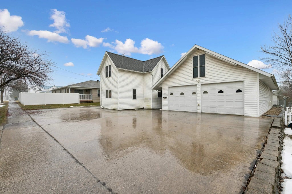 306 2nd Ave Sw, Waukon