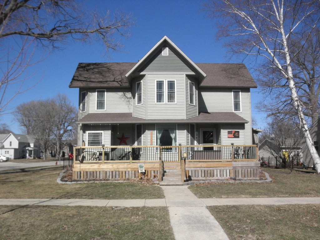 1105 Pleasant Street, Osage