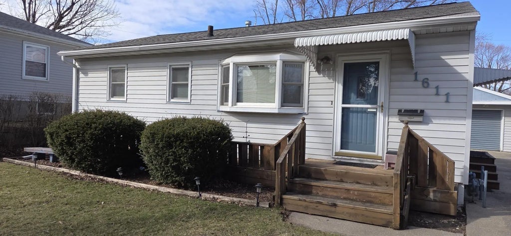 1611 E Ridgeway Avenue, Waterloo