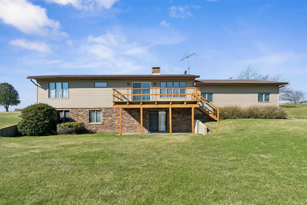 1808 Green Valley Rd Nw, Waukon