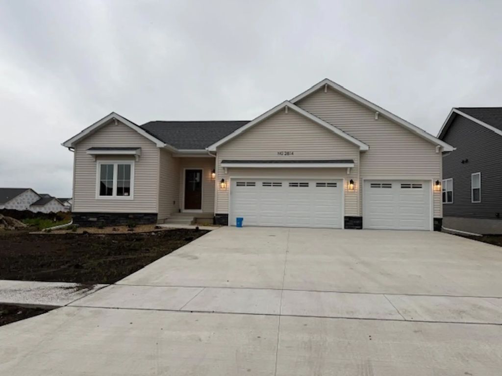 2814 Autumn Woods Drive, Cedar Falls