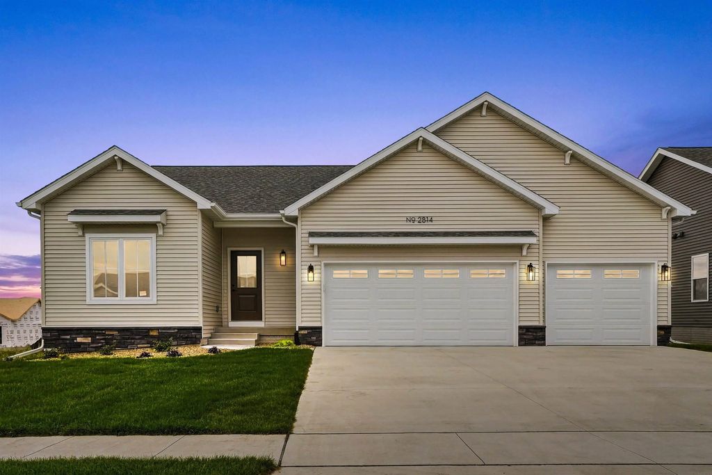 2814 Autumn Woods Drive, Cedar Falls