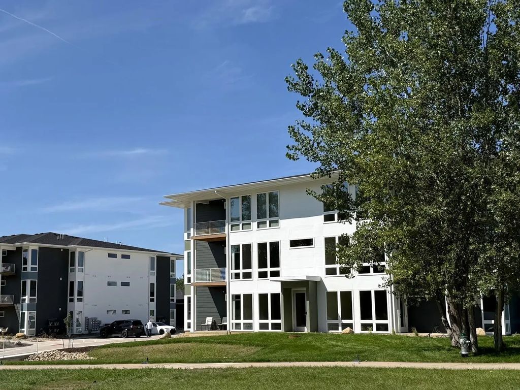 4015 Cedar Heights Drive 8, Cedar Falls
