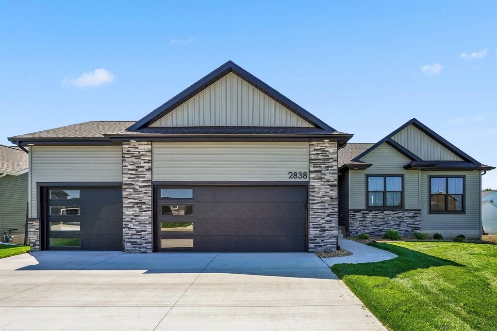 2838 Autumn Woods Drive, Cedar Falls