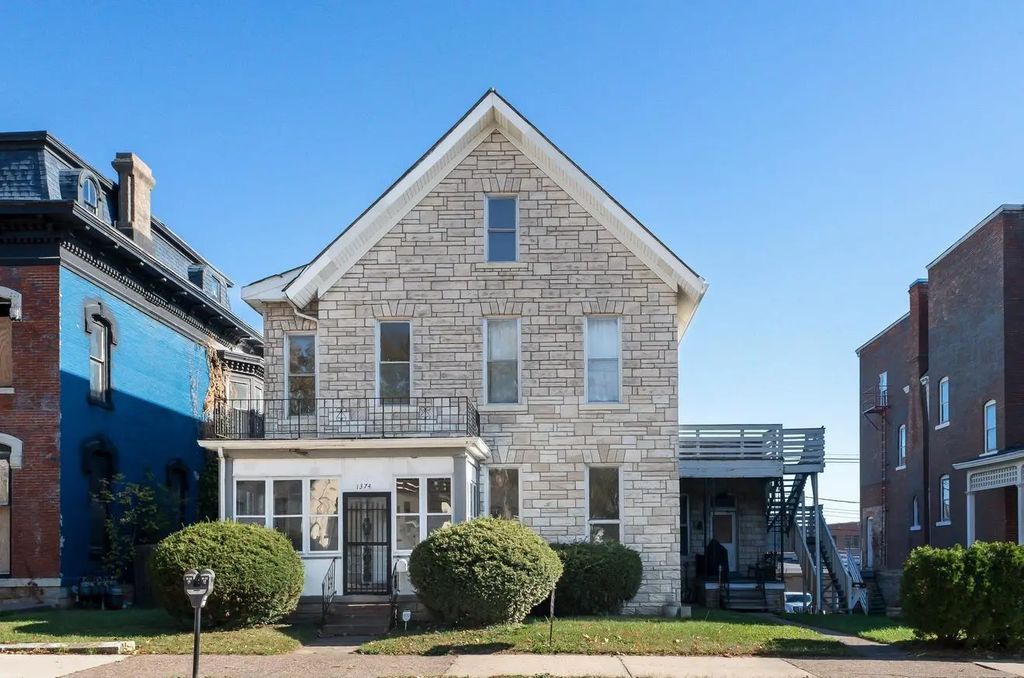 1374 Main Street, Dubuque