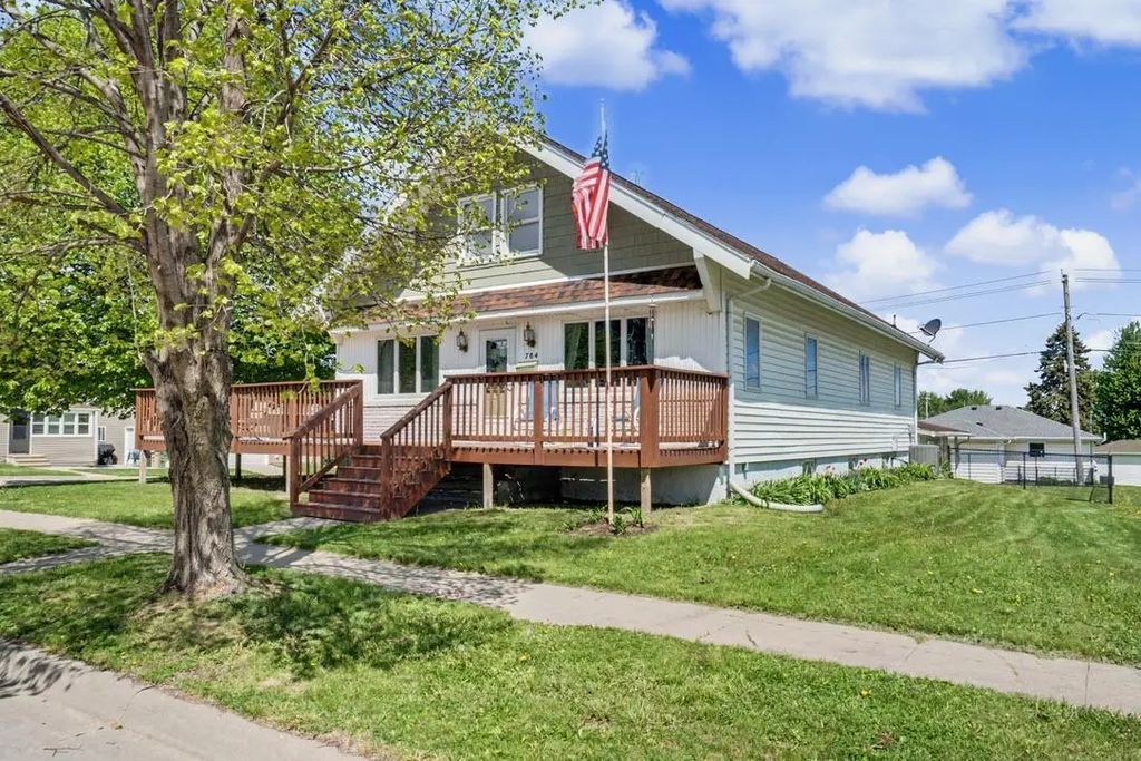 704 2nd Ave Se, Dyersville