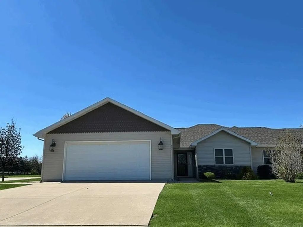 301 Meadow Lane, Charles City
