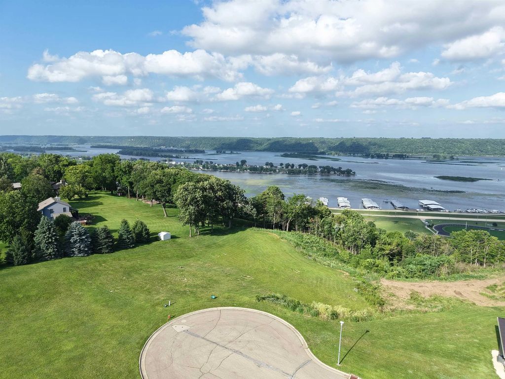 137 Royal Oaks Court, Guttenberg