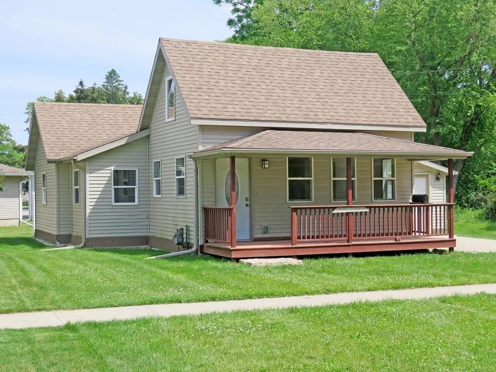 210 West Street, Decorah