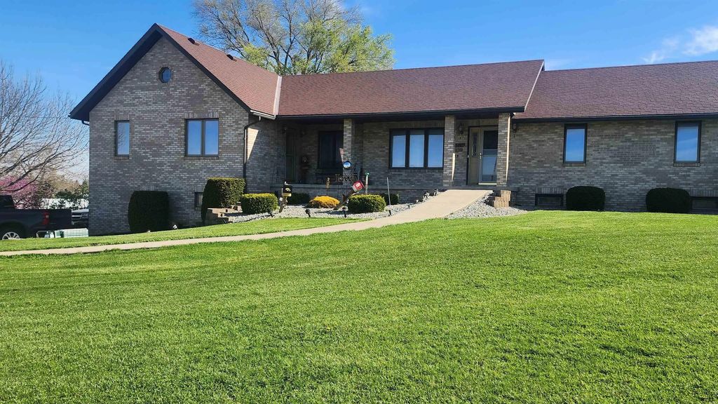 319 115th Street, Luana