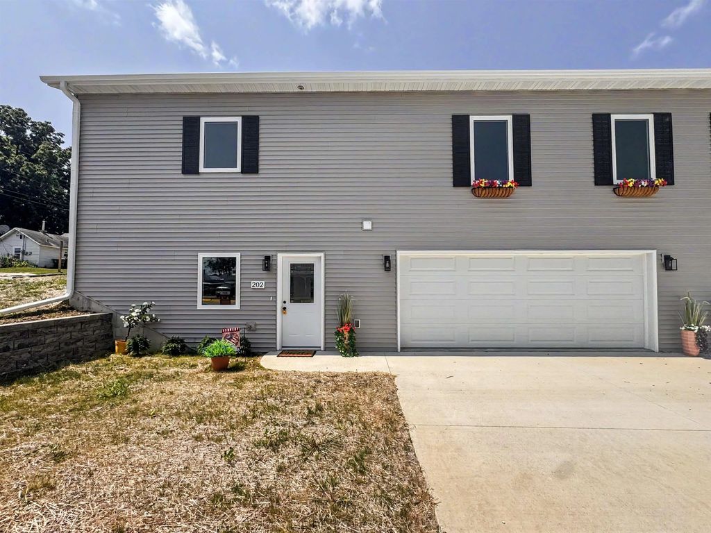 202 Nw 3rd Street, Waukon