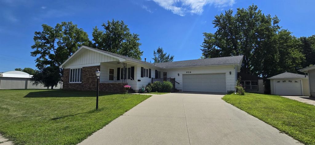 604 Hildreth Street, Charles City