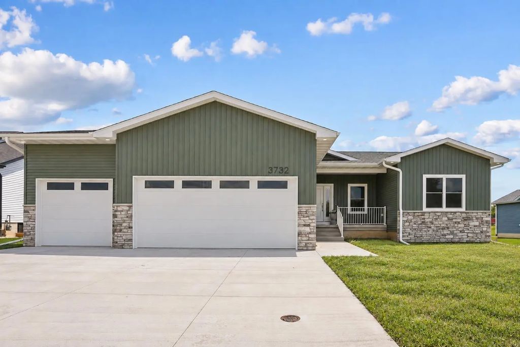 3732 Broomfield Drive, Cedar Falls