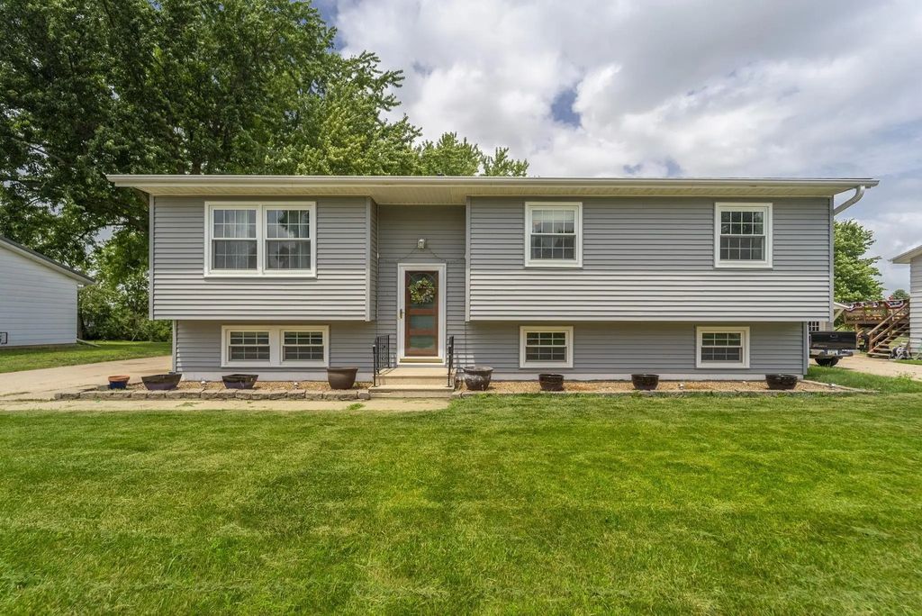2304 Nw 3rd Avenue, Waverly