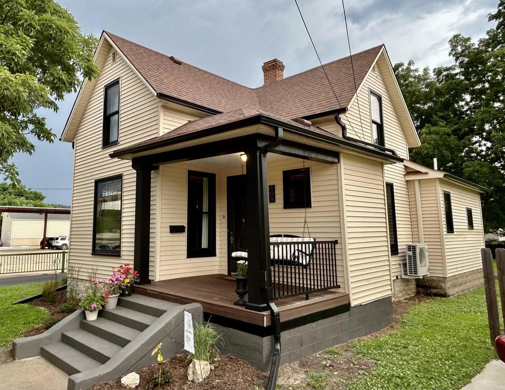 408 Winnebago Street, Decorah