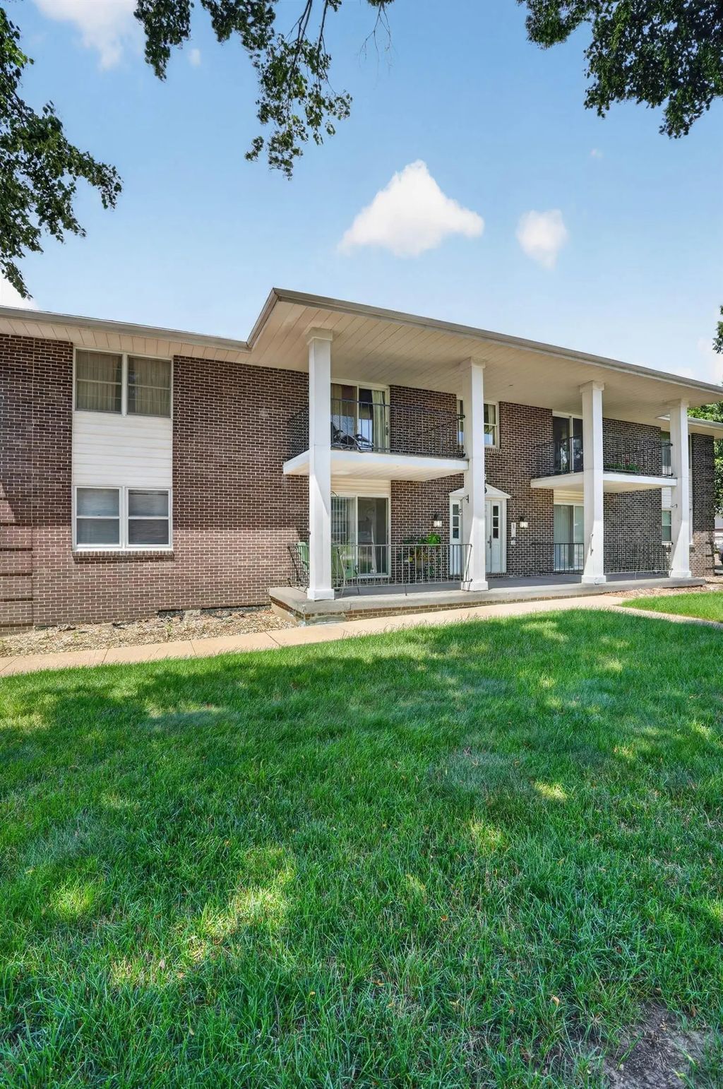 766 Russell Road 3, Waterloo