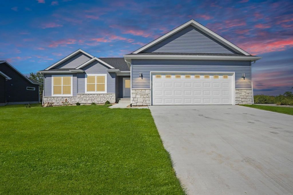 2825 Amber Valley Road, Cedar Falls