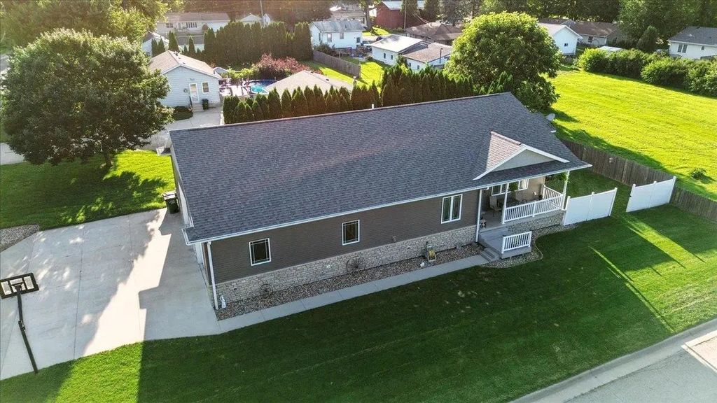 127 Doyle Avenue, Evansdale