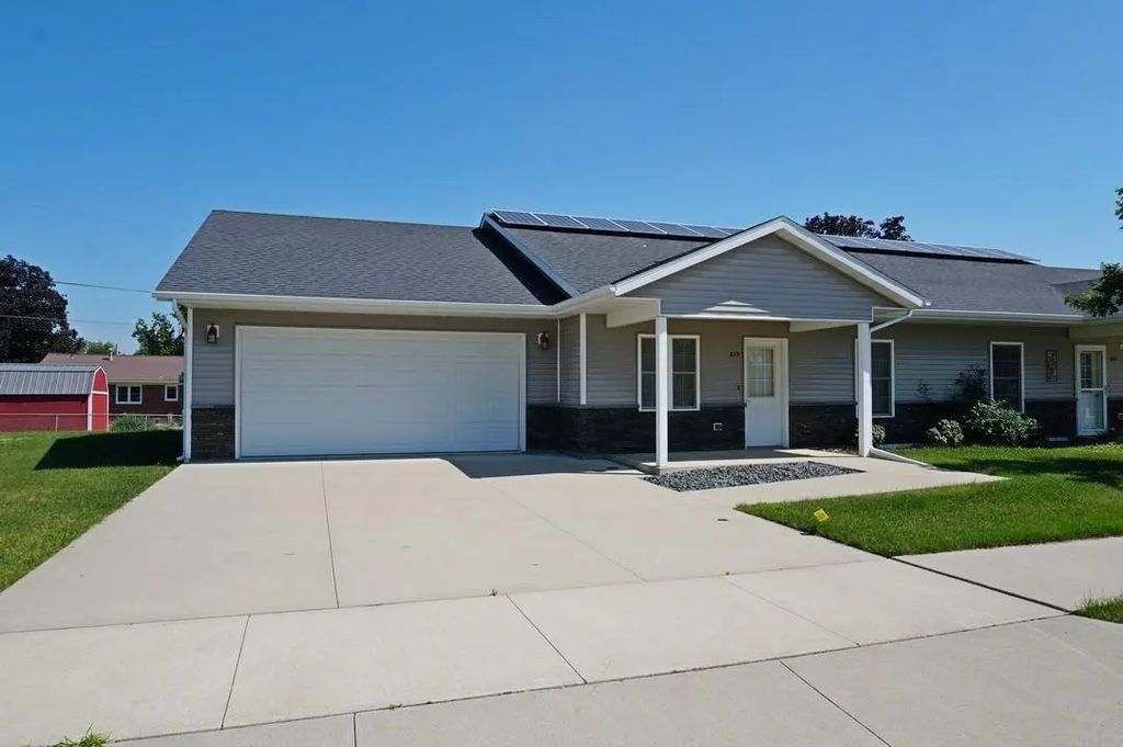 815 Parkside Lane, Charles City