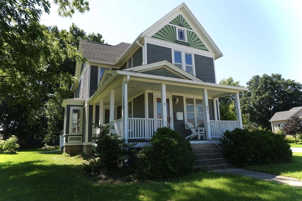 502 4th Street Sw, Waverly