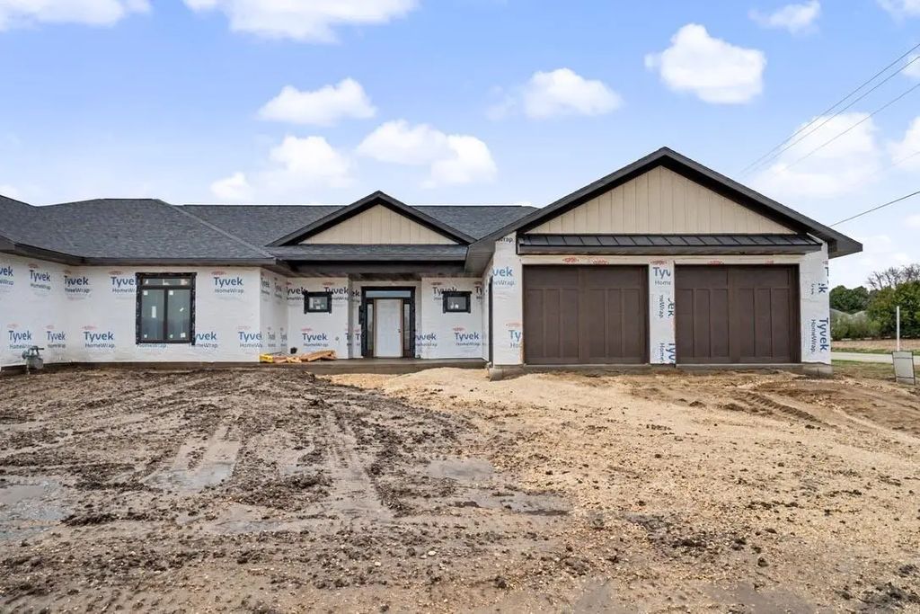 598 Lake Shore Dr., Dyersville