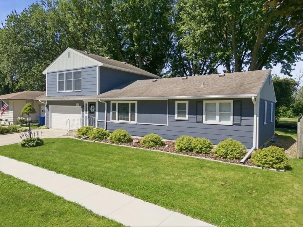 225 Charles Street, Charles City