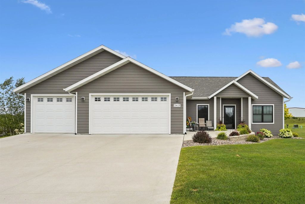2413 Red Oak Road, Decorah